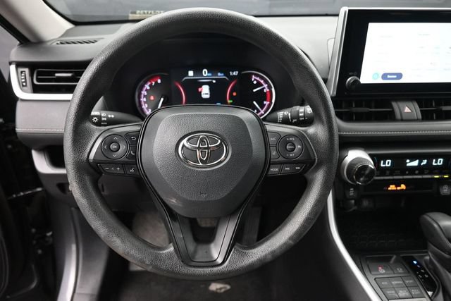 Used 2025 Toyota RAV4 XLE AWD/4WD image 11