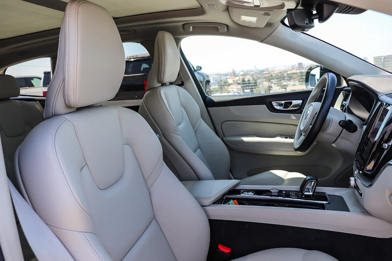 Used 2023 Volvo XC60 T8 Plus w/ Climate Package AWD/4WD image 16