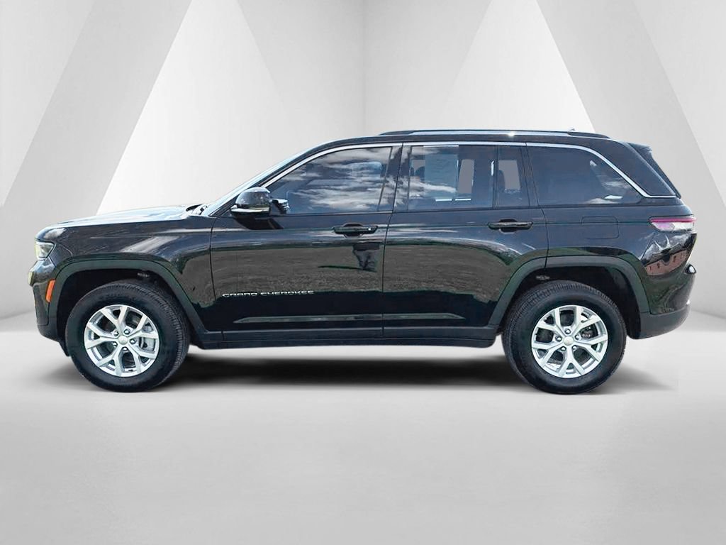 Used 2023 Jeep Grand Cherokee Limited AWD/4WD image 4