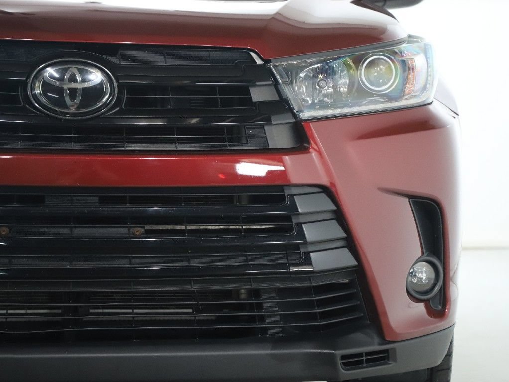 Used 2019 Toyota Highlander SE w/ Nightshade Edition AWD/4WD image 7