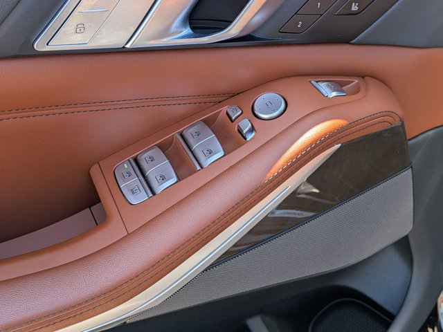 Used 2020 BMW X7 xDrive40i w/ M Sport Package image 12