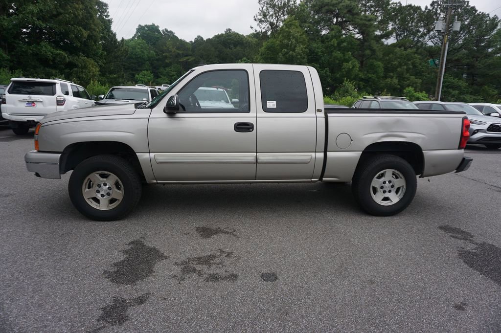 Used 2006 Chevrolet Silverado 1500 LT w/ Onstar Plus Package RWD image 16
