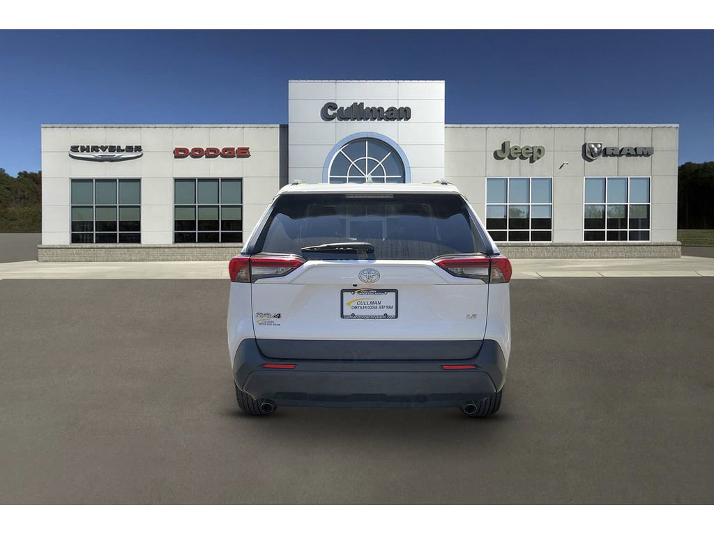 Used 2021 Toyota RAV4 LE FWD image 4