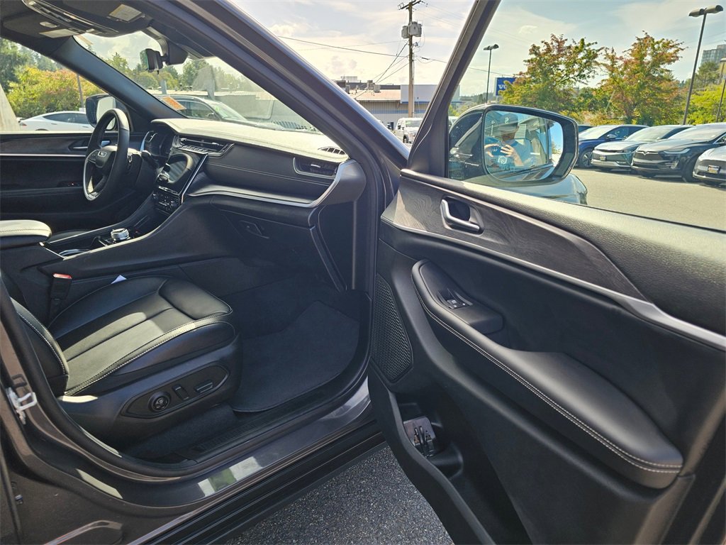 Used 2024 Jeep Grand Cherokee L Limited w/ Luxury Tech Group II image 13