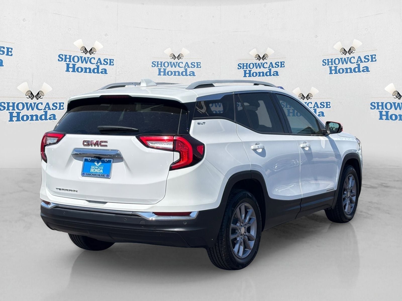 Used 2023 GMC Terrain SLT image 8