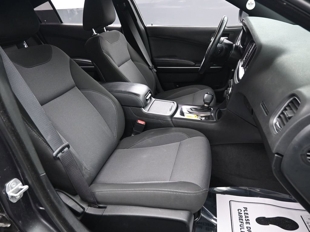 Used 2018 Dodge Charger SXT image 30