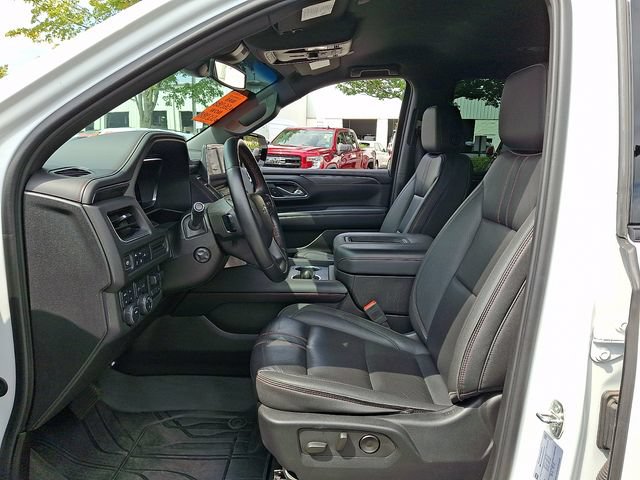 Used 2024 Chevrolet Suburban RST w/ Luxury Package AWD/4WD image 13