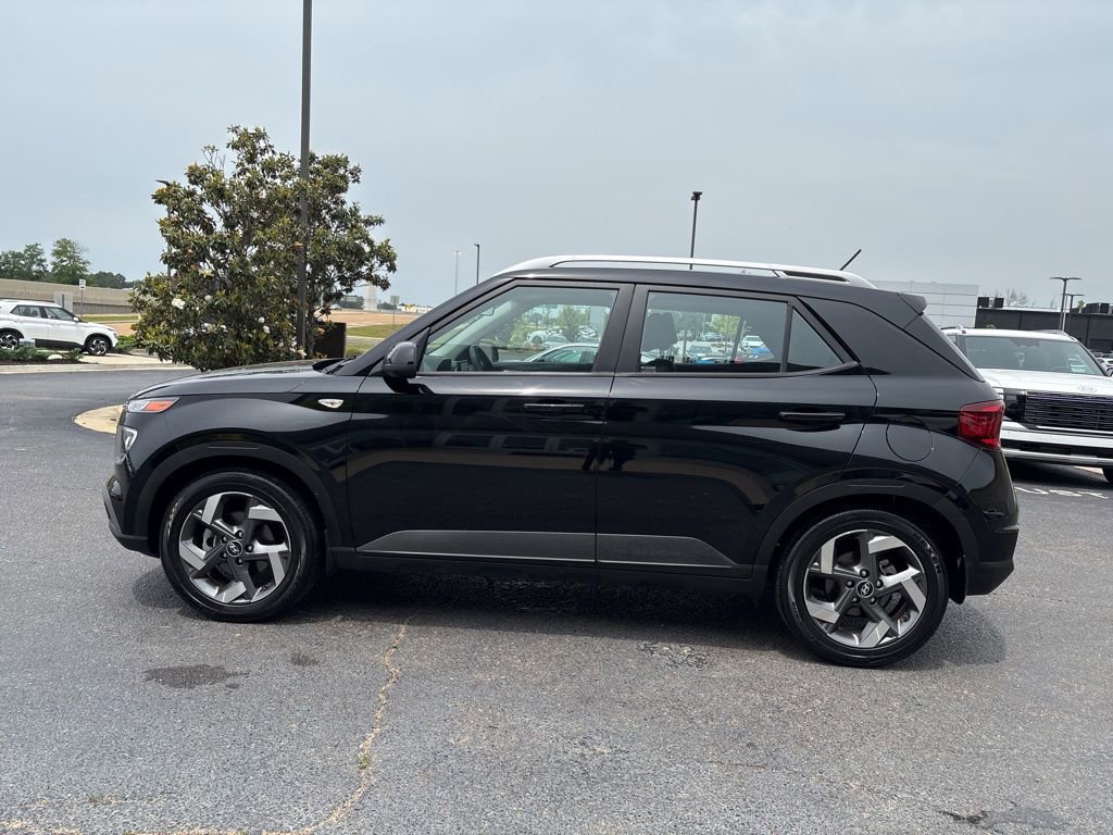 Certified 2023 Hyundai Venue SEL FWD image 9