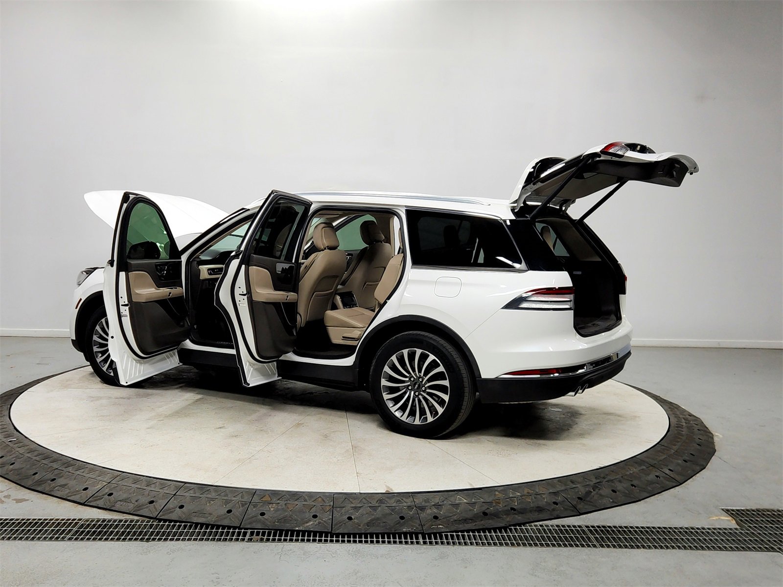 Used 2020 Lincoln Aviator Reserve image 13