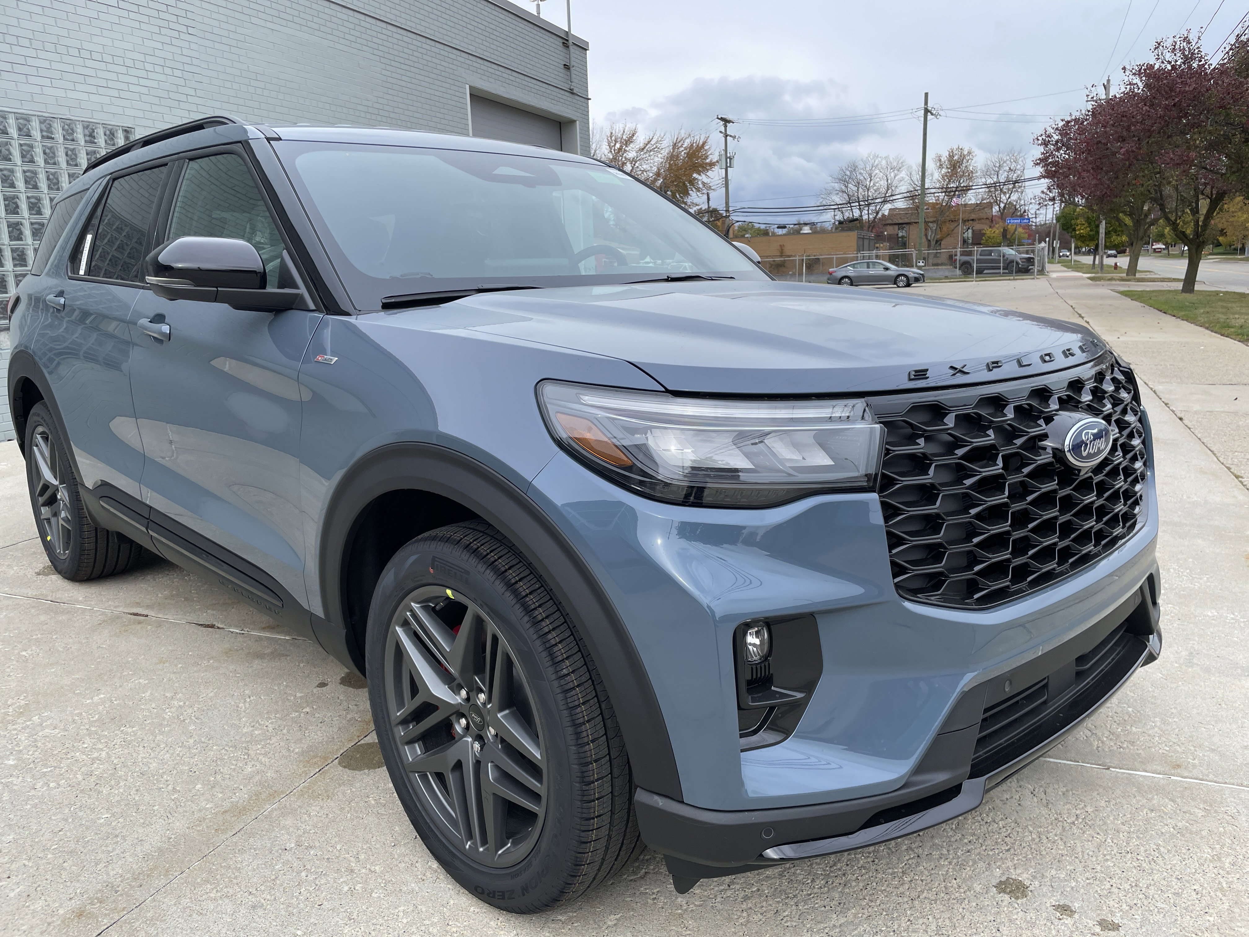 New 2026 Ford Explorer ST-Line image 2