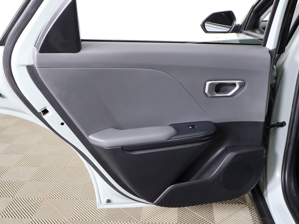 Used 2025 Kia K4 LXS image 23