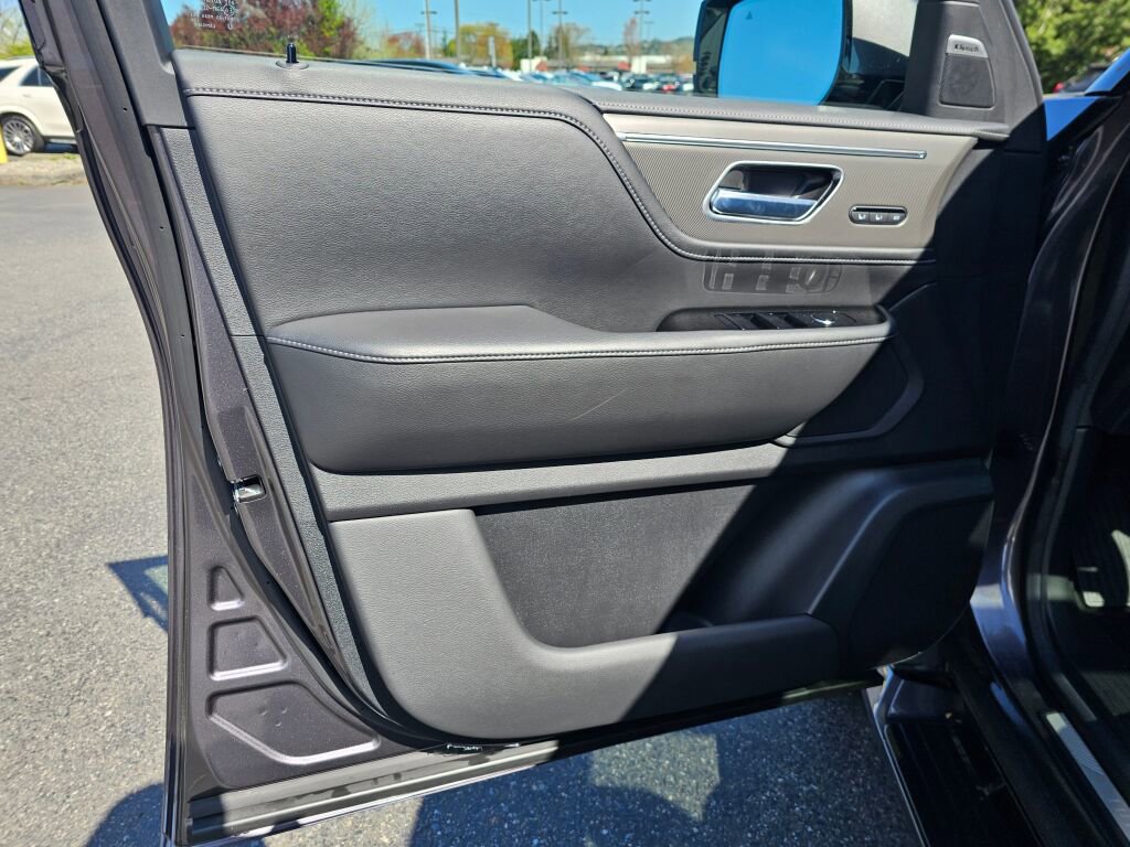 New 2025 INFINITI QX80 Pure image 17