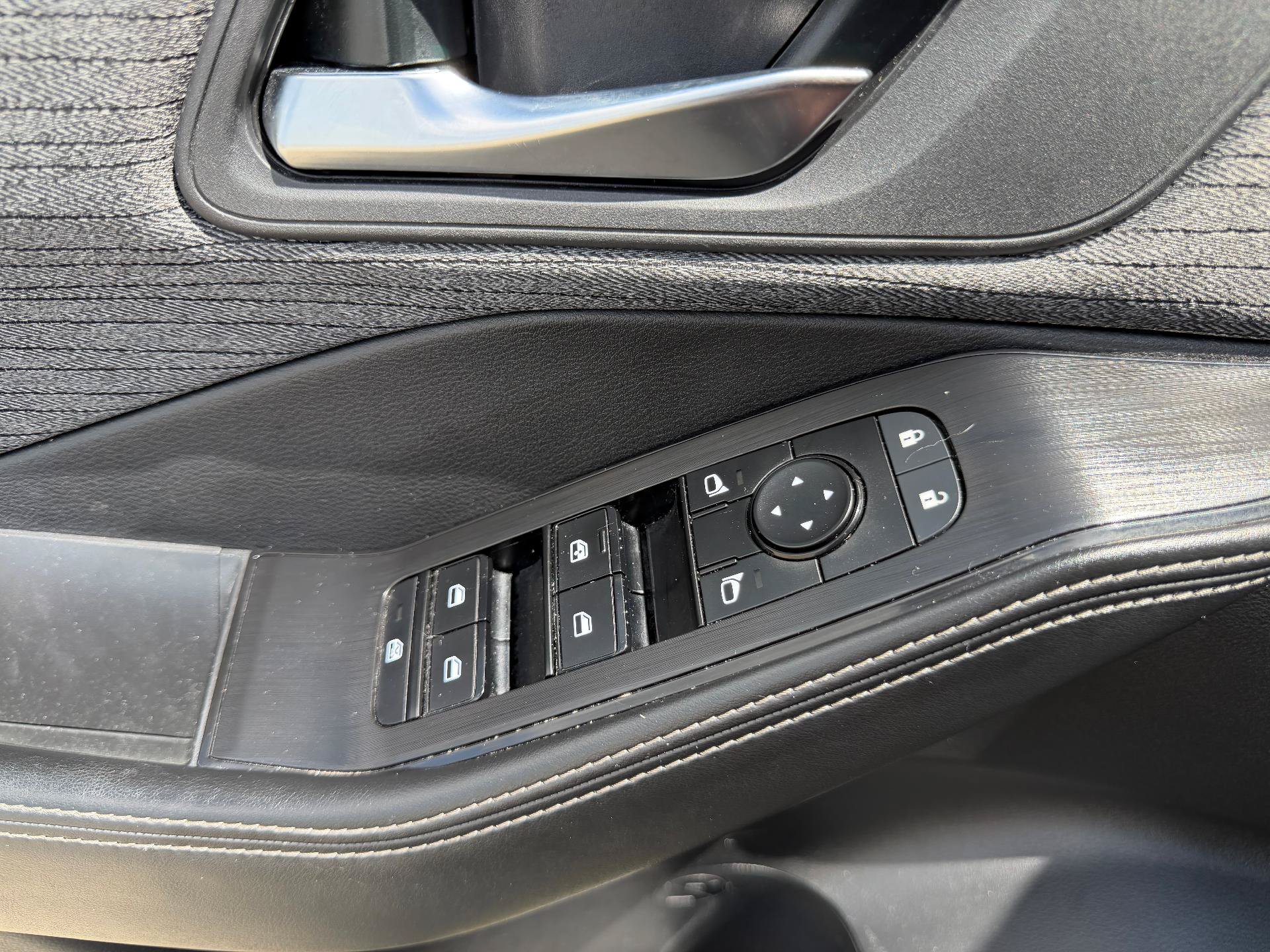 Used 2023 Nissan Rogue SV AWD/4WD image 31