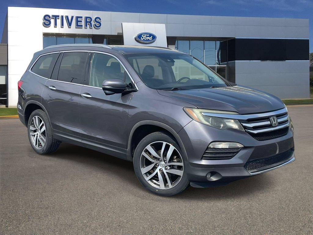 Used 2017 Honda Pilot Touring image 1