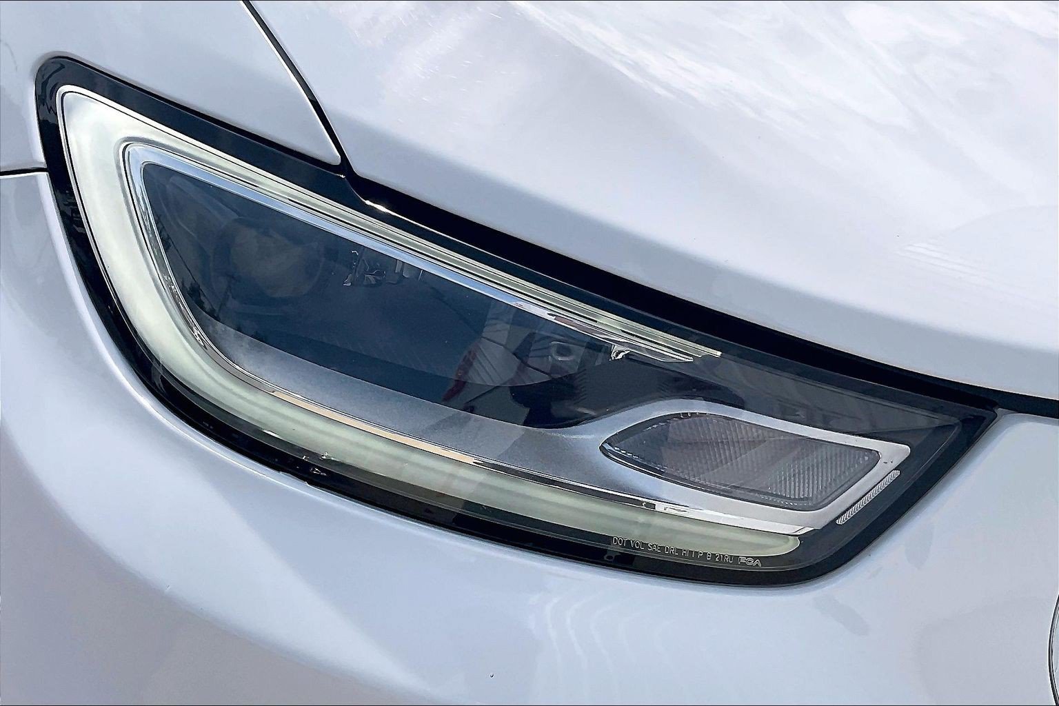 Used 2024 Chrysler Pacifica Touring-L FWD image 32
