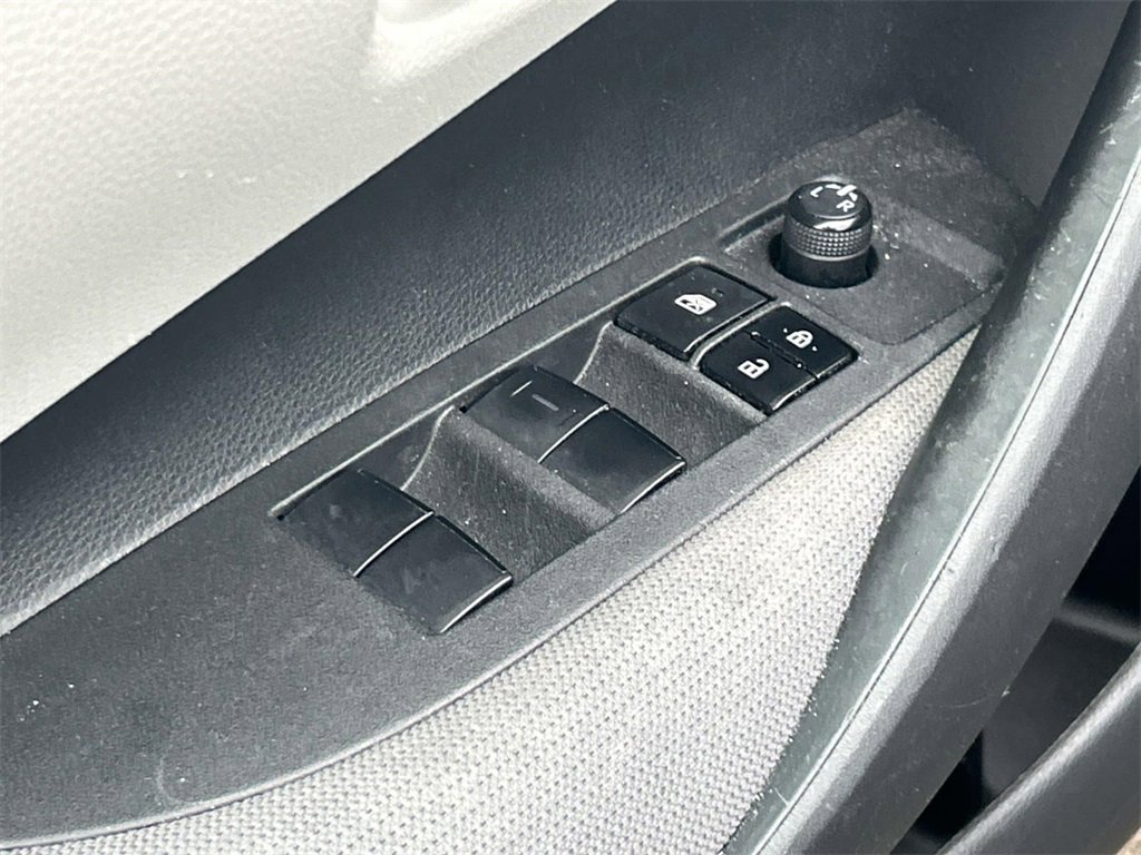 Used 2021 Toyota Corolla L image 19