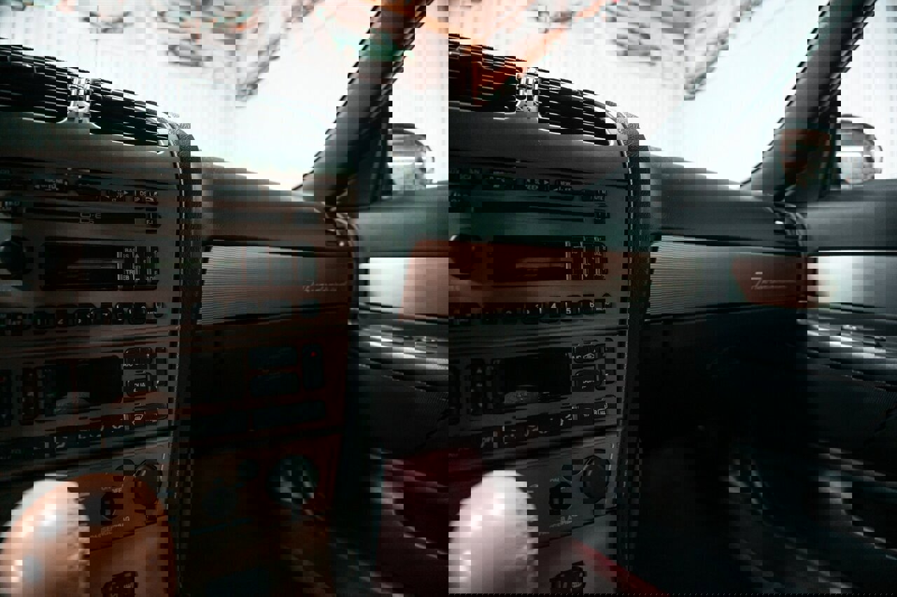 Used 2004 Ford Thunderbird Deluxe image 22