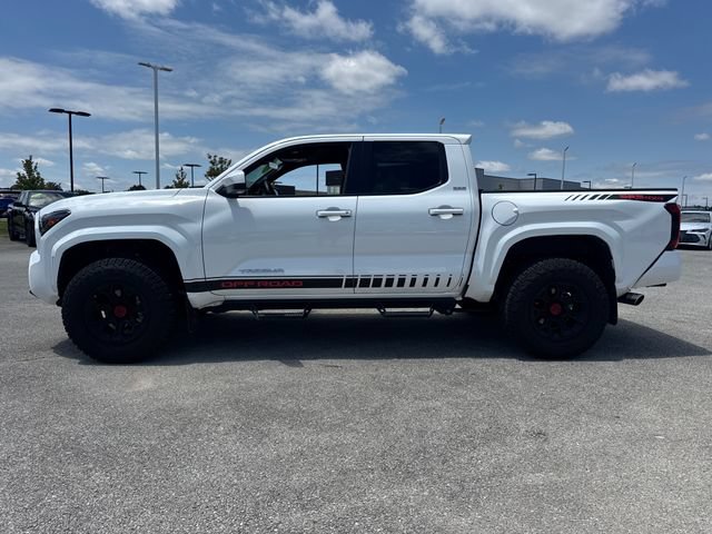 Used 2025 Toyota Tacoma SR5 AWD/4WD image 3