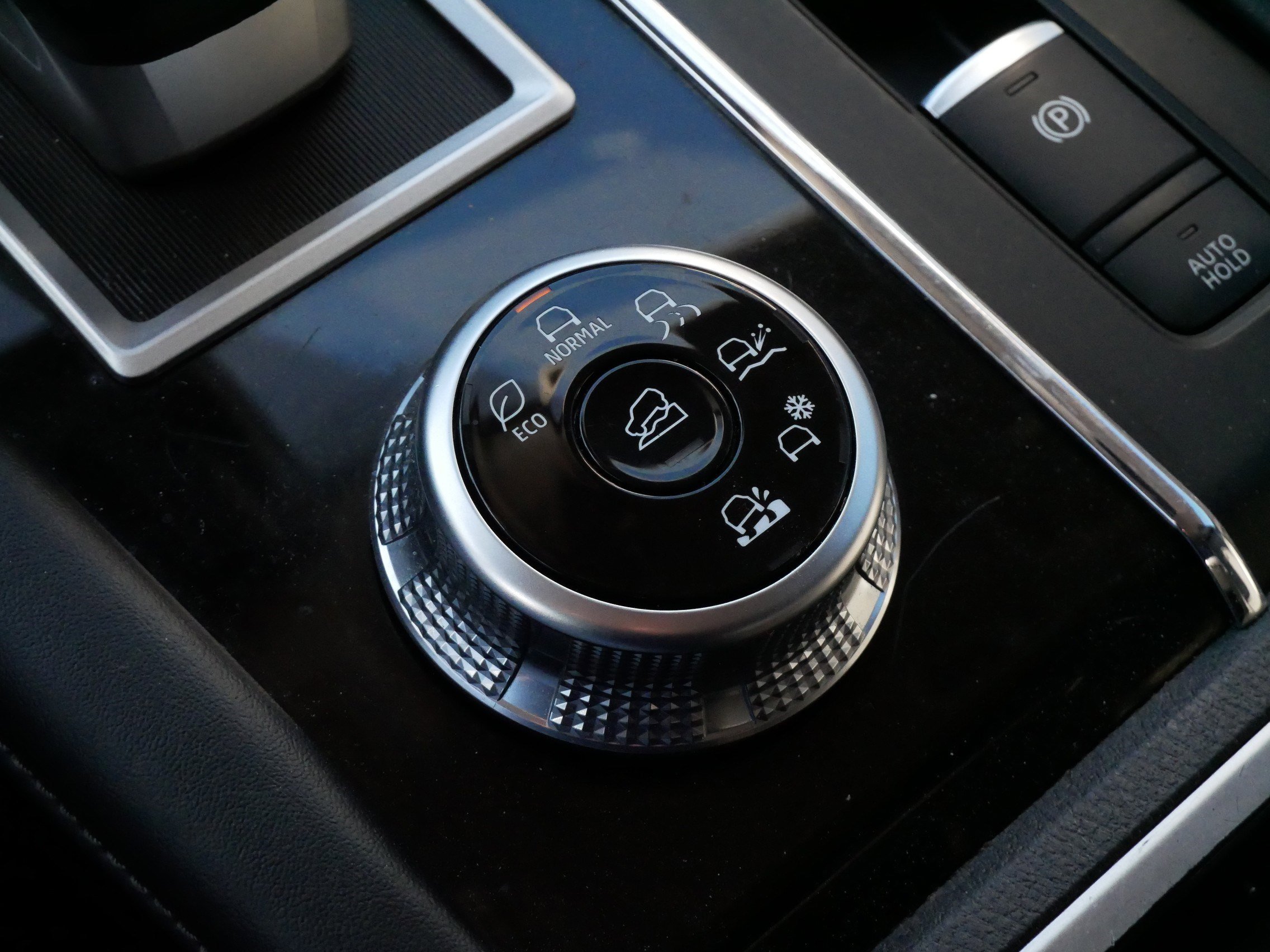 Used 2023 Mitsubishi Outlander SE image 25