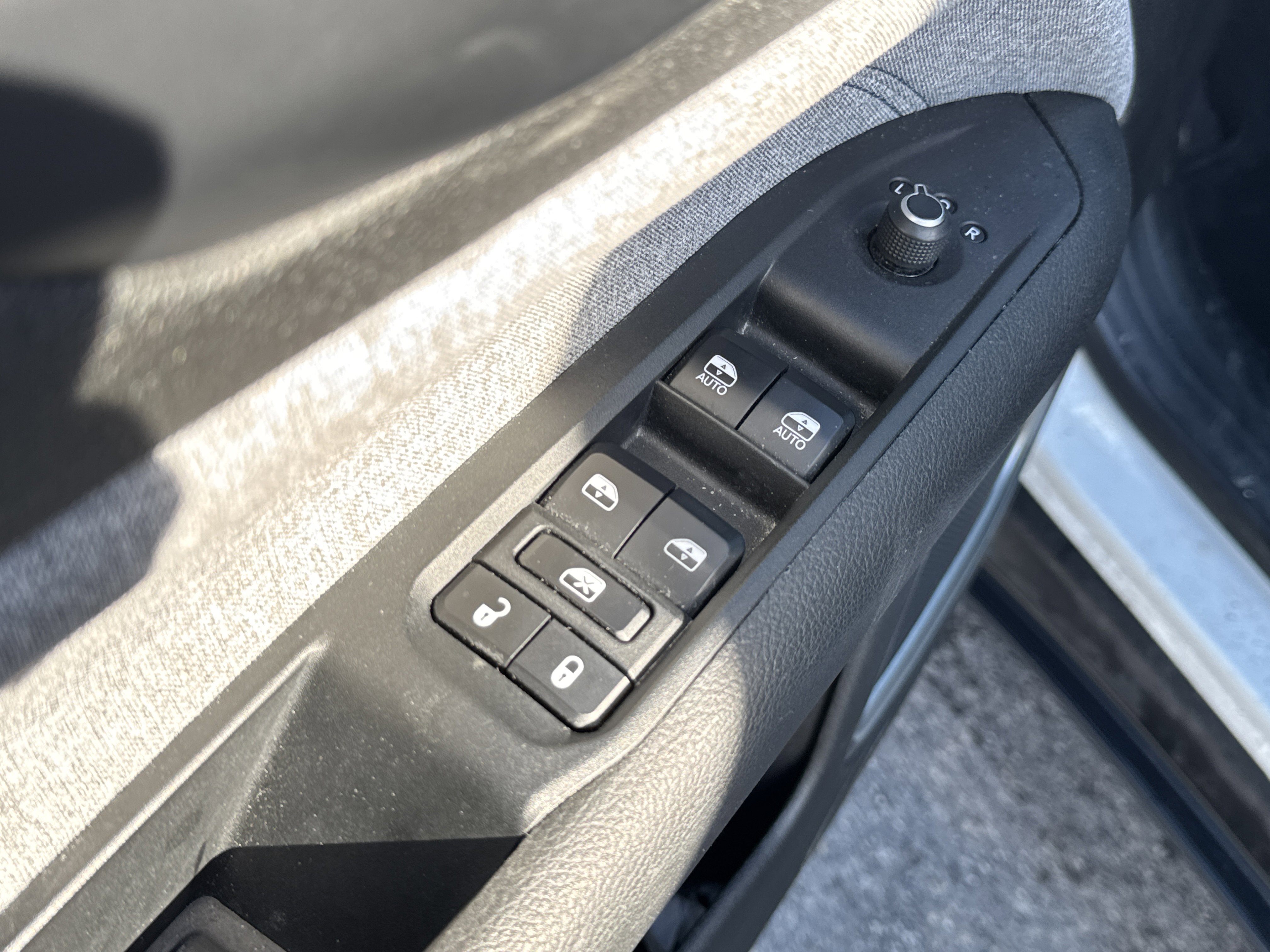 Used 2024 Jeep Compass Latitude image 17