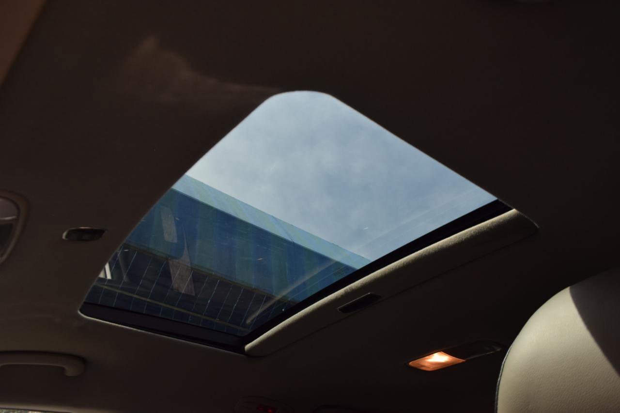 Used 2015 Kia Sedona SX FWD image 31