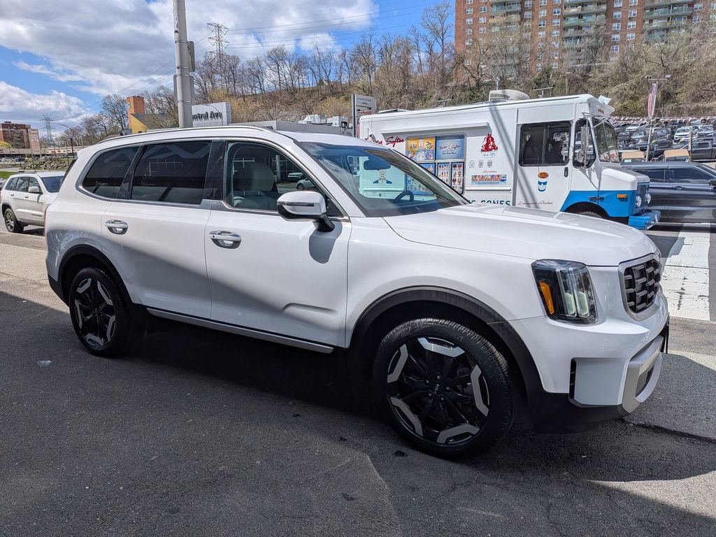 Used 2023 Kia Telluride S w/ S Sunroof Package image 5