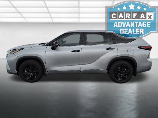 Used 2024 Toyota Highlander LE AWD/4WD image 29