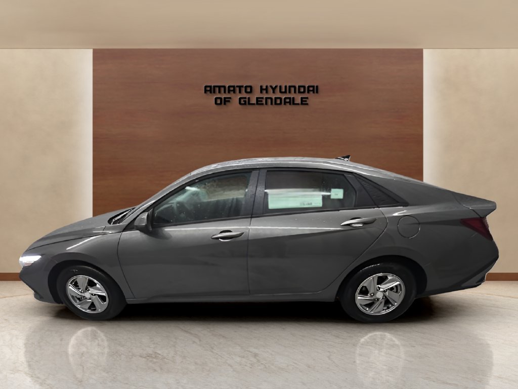 New 2026 Hyundai Elantra SE FWD image 3