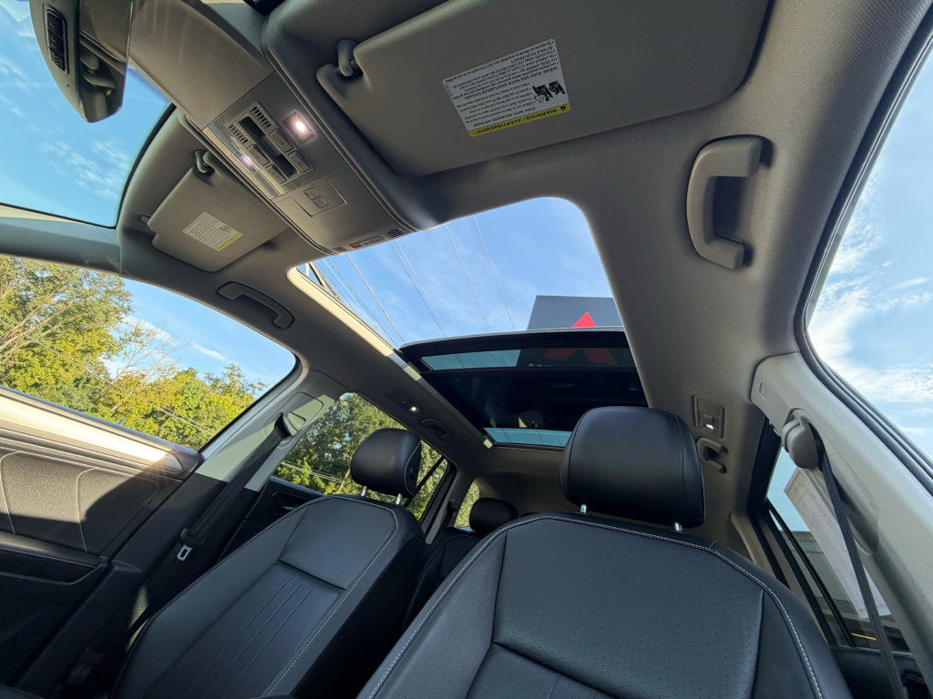 Used 2022 Volkswagen Tiguan SE w/ Panoramic Sunroof Package AWD/4WD image 21