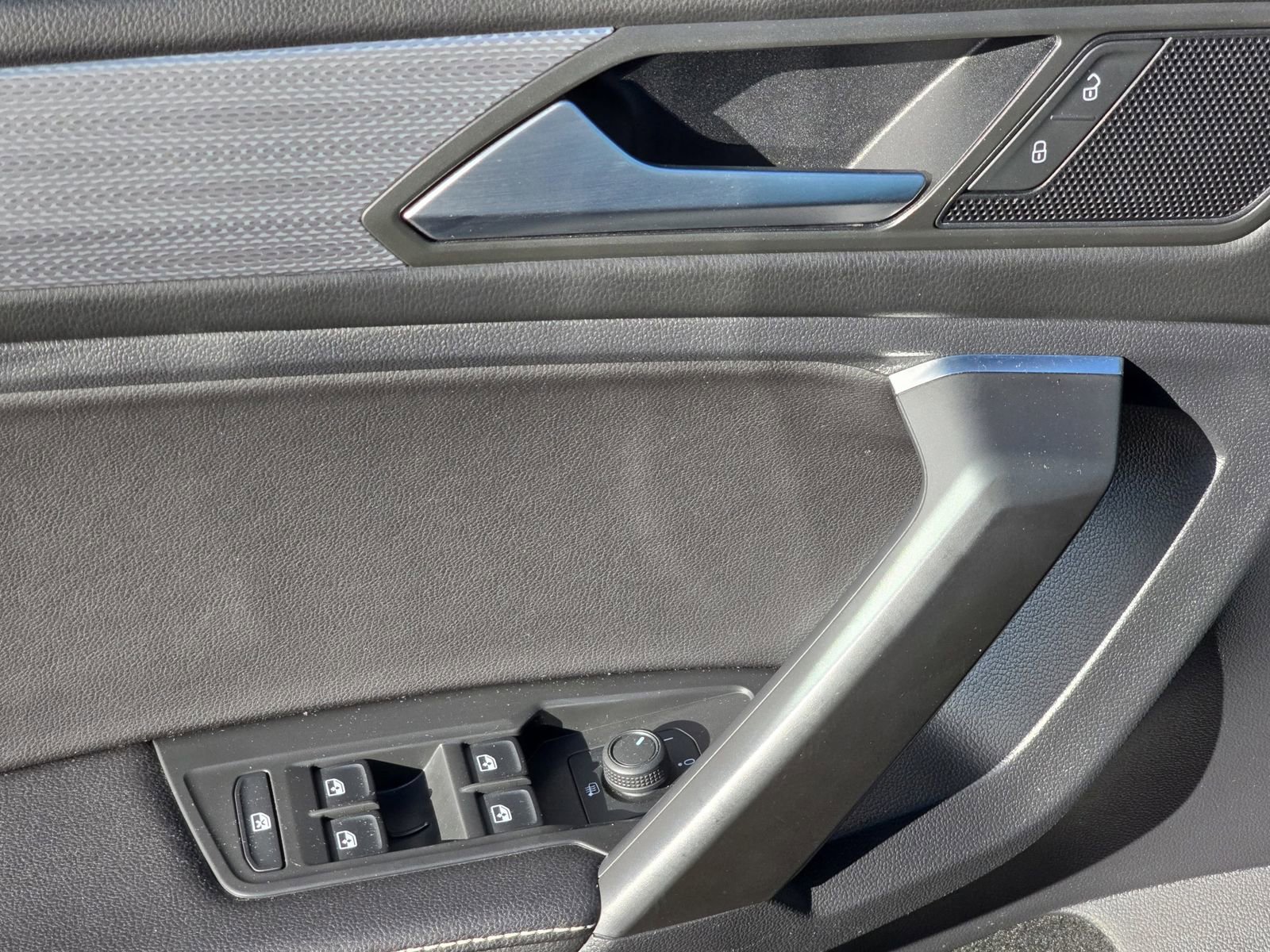 Used 2023 Volkswagen Tiguan S image 34