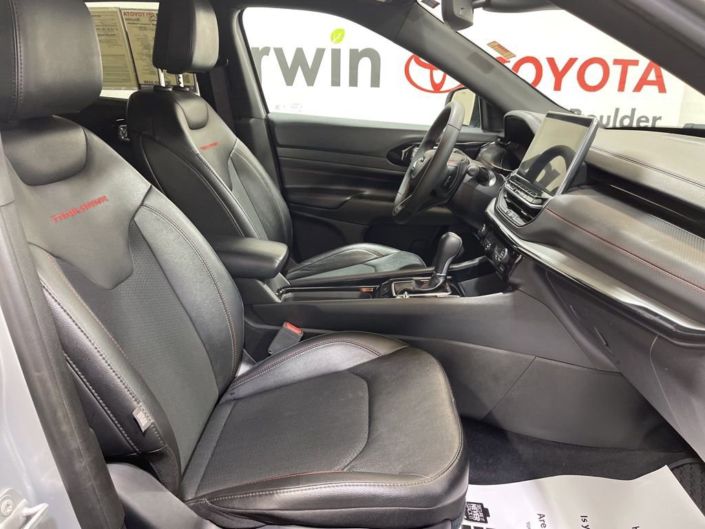 Used 2025 Jeep Compass Trailhawk image 14