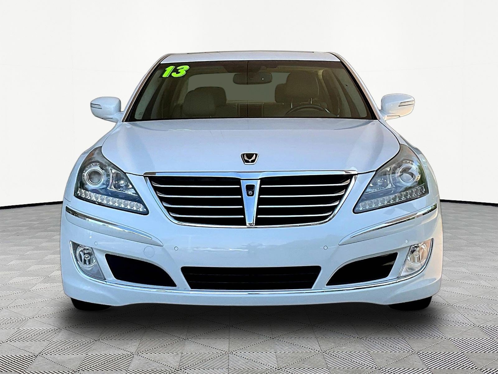 Used 2013 Hyundai Equus Ultimate RWD image 2