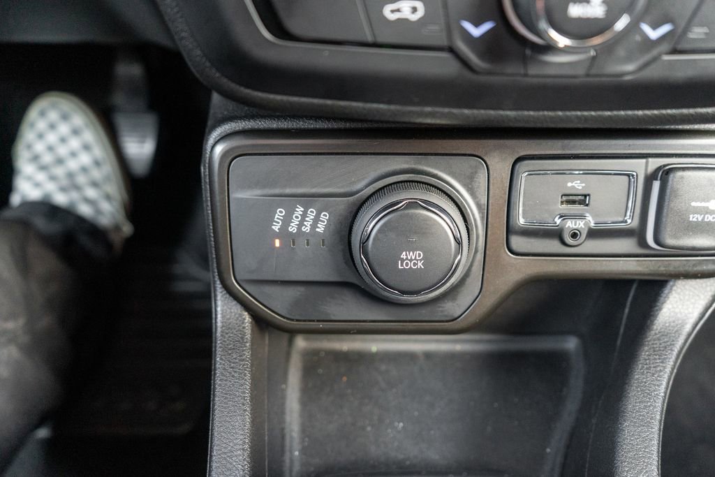 Used 2023 Jeep Renegade Latitude w/ Premium Group AWD/4WD image 27