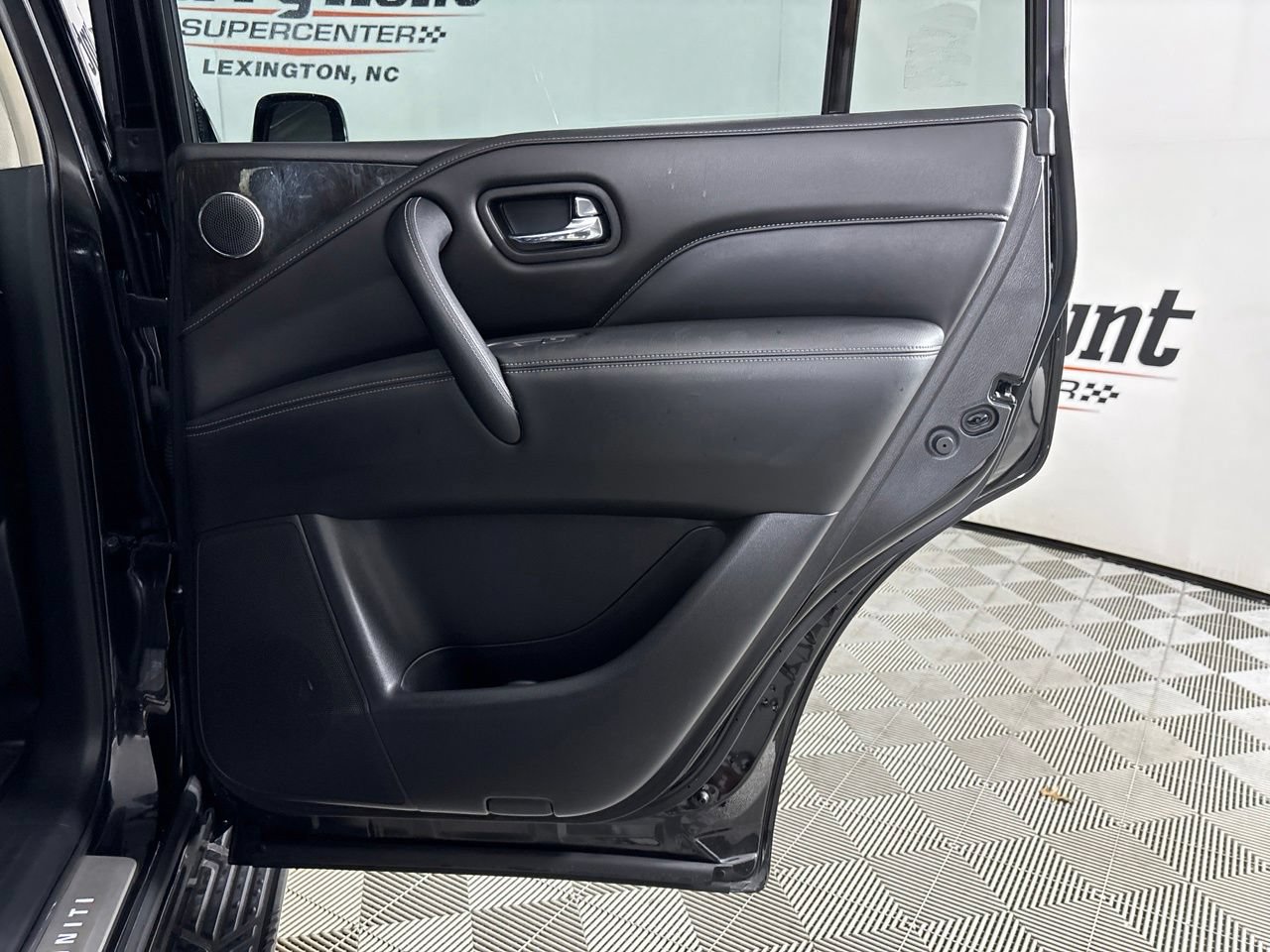 Used 2024 INFINITI QX80 Luxe w/ Cargo Package AWD/4WD image 29