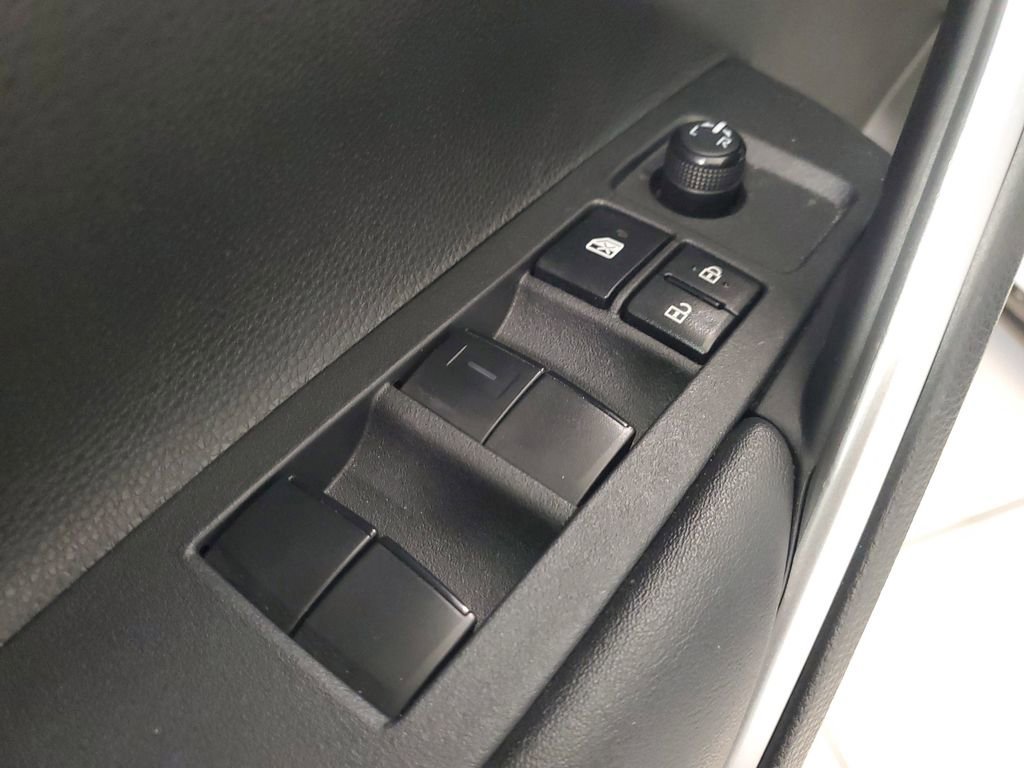 Used 2023 Toyota Corolla Cross L image 18