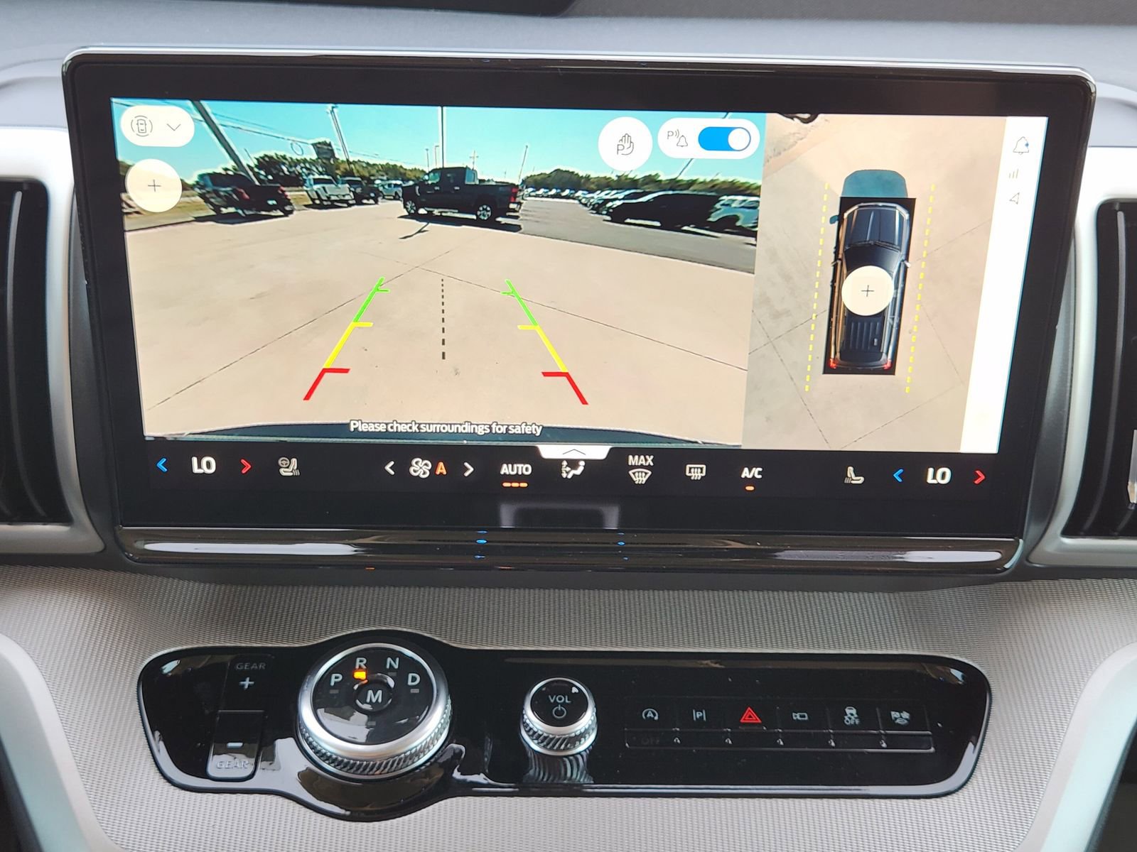 New 2025 Ford Expedition Active image 17