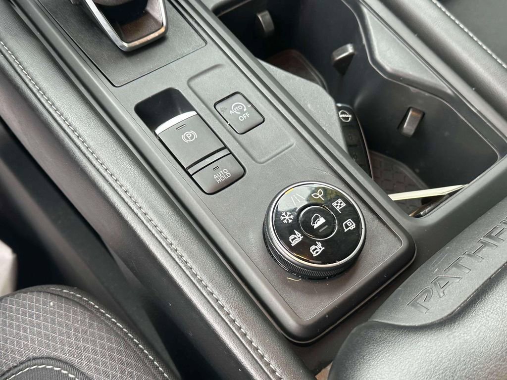 Used 2024 Nissan Pathfinder S AWD/4WD image 28