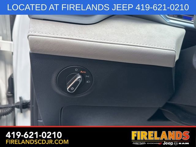 Used 2025 Volkswagen Taos SE image 18