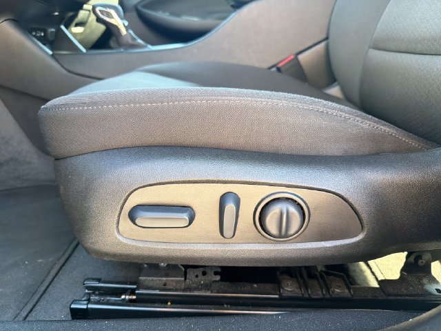 Used 2025 Chevrolet Malibu LT FWD image 11