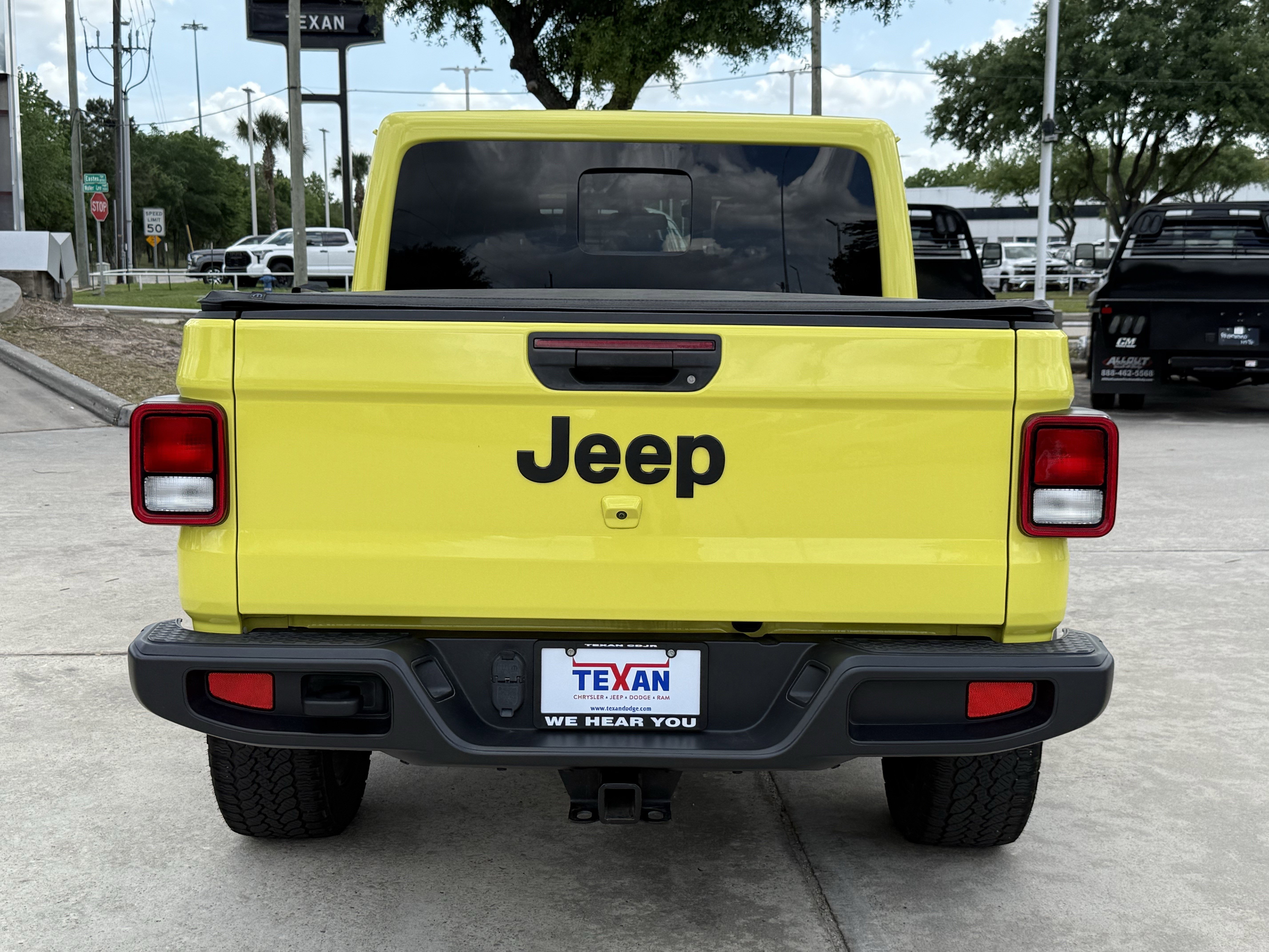 Used 2024 Jeep Gladiator Sport AWD/4WD image 6