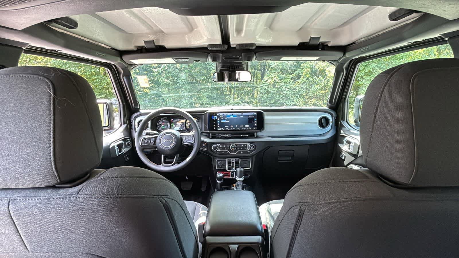Used 2024 Jeep Wrangler Unlimited AWD/4WD image 27