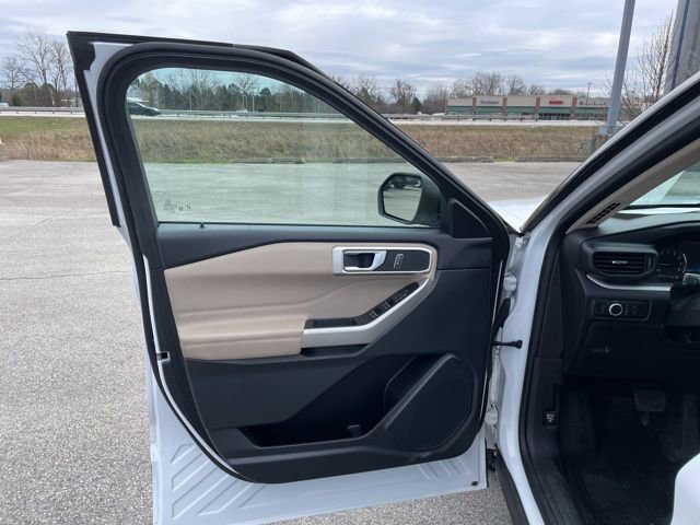 Used 2023 Ford Explorer XLT image 19