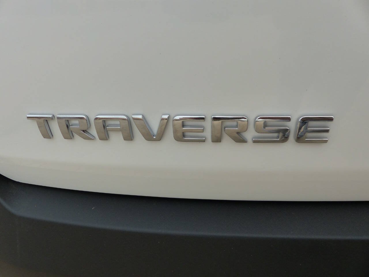 Used 2022 Chevrolet Traverse LS AWD/4WD image 9
