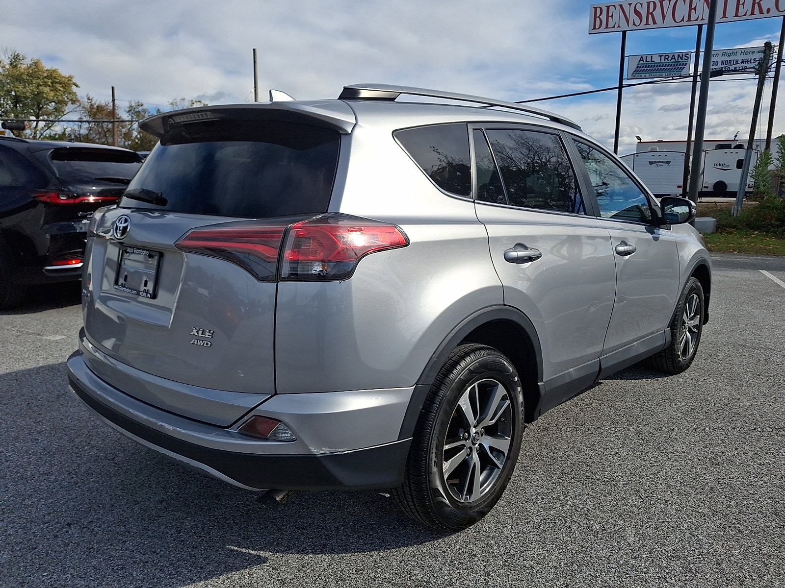 Used 2018 Toyota RAV4 XLE image 7