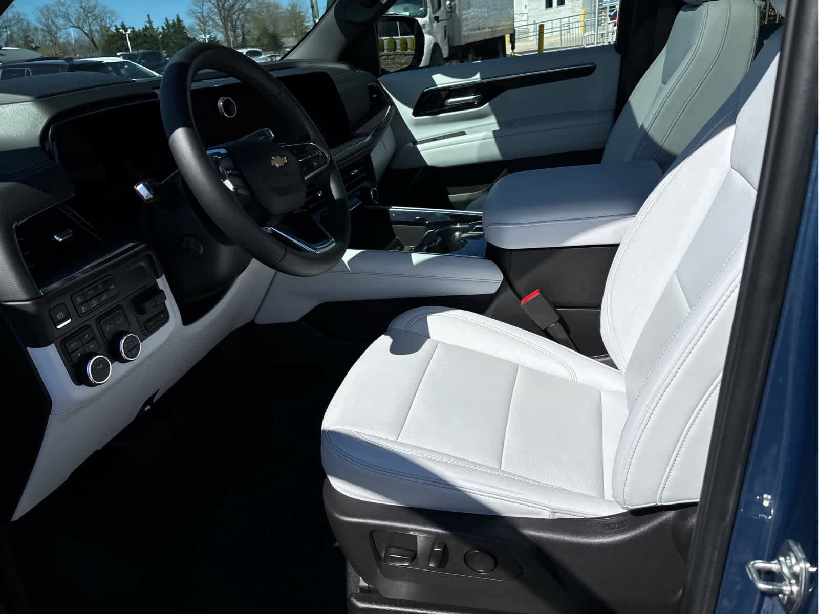 Certified 2025 Chevrolet Suburban Premier image 9