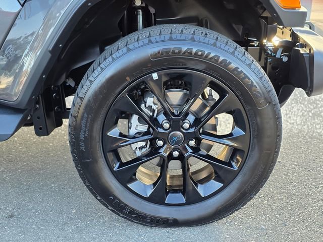 Used 2025 Jeep Wrangler Sahara 4xe image 7