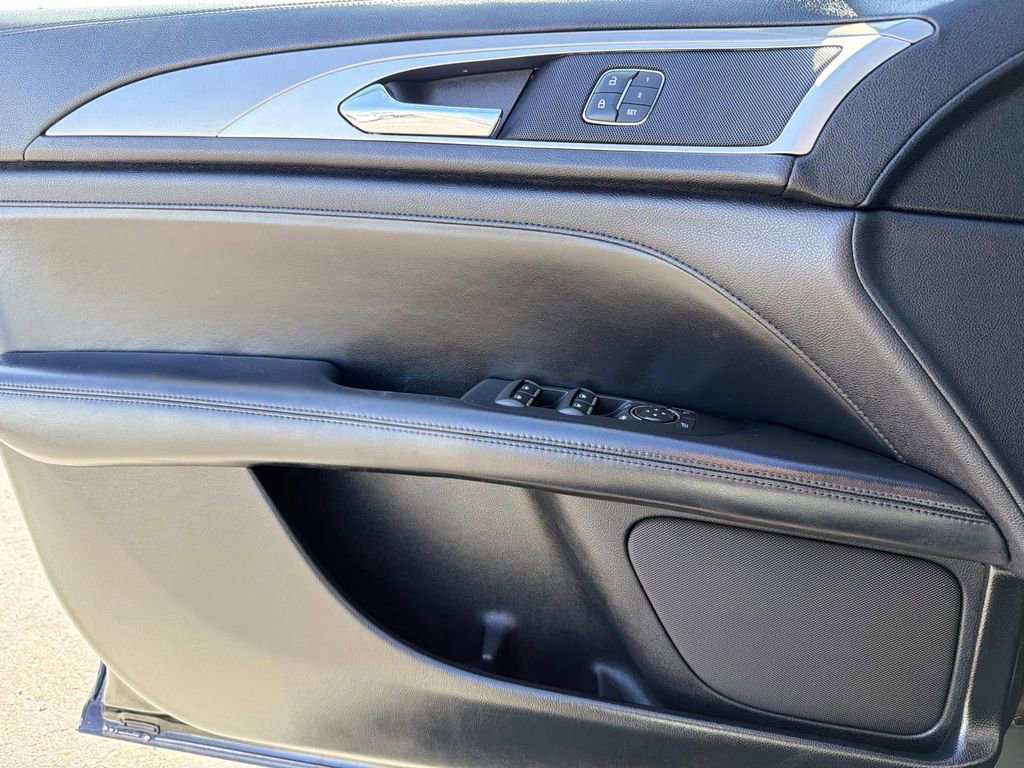 Used 2017 Lincoln MKZ Reserve image 17