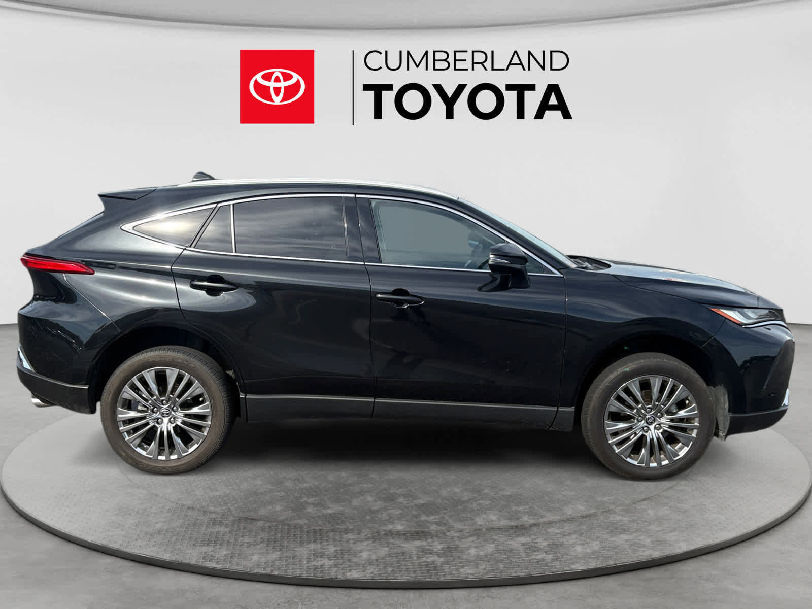 Used 2024 Toyota Venza XLE AWD/4WD image 6
