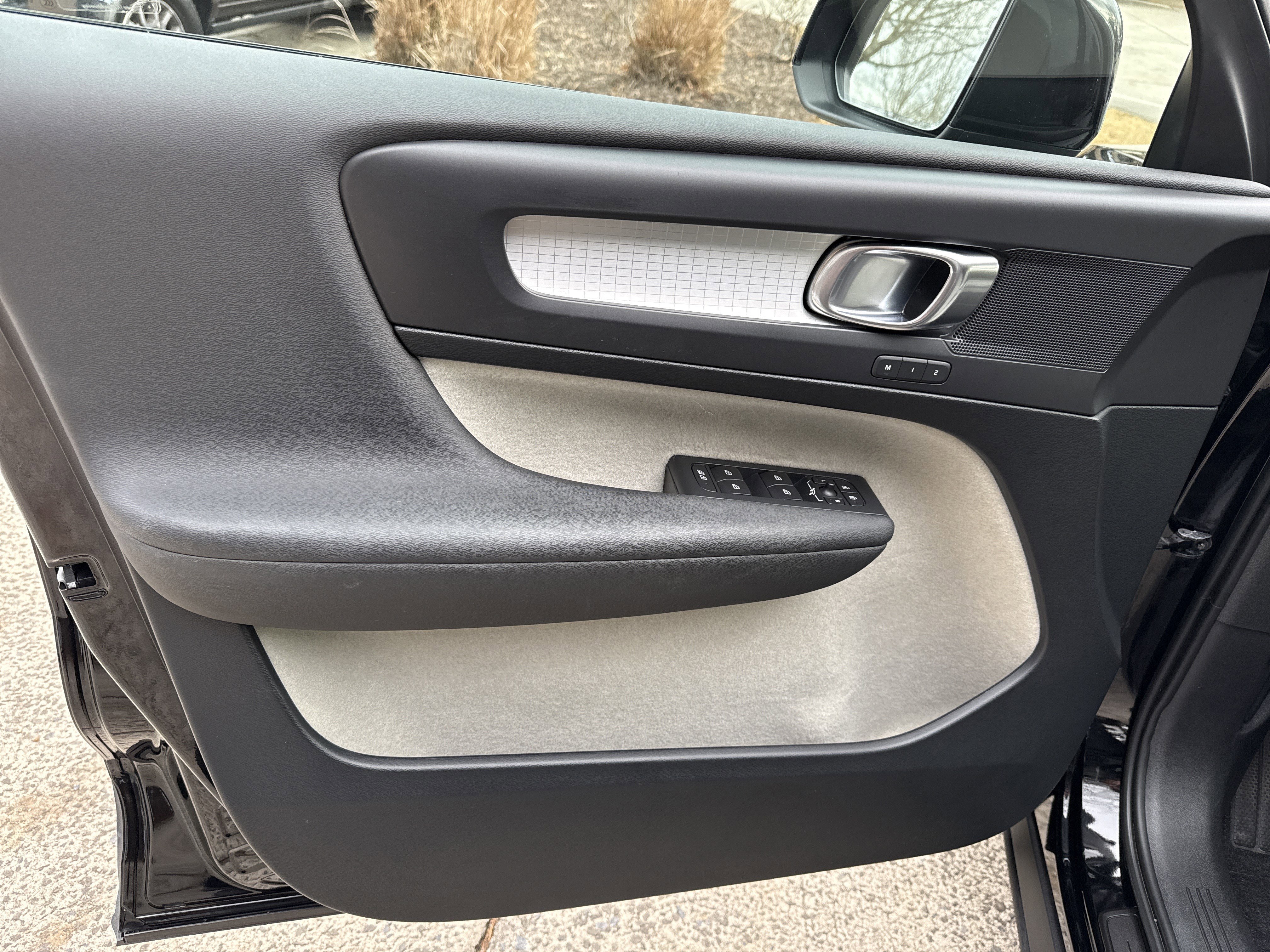 Used 2019 Volvo XC40 T5 Momentum image 10