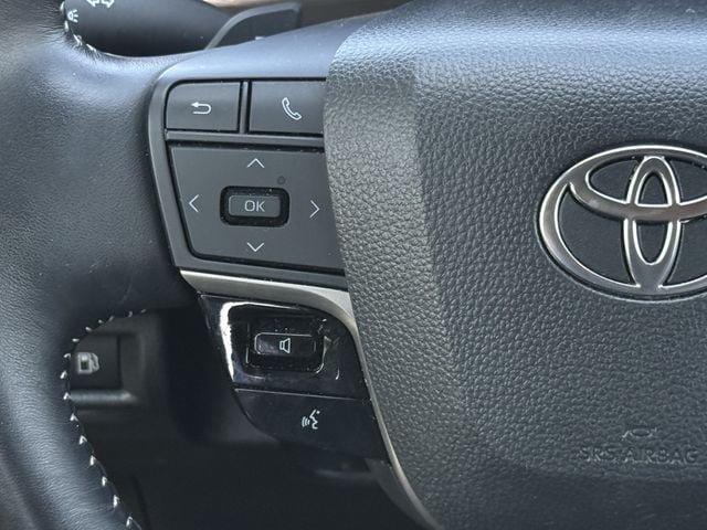 Used 2025 Toyota Camry SE FWD image 14